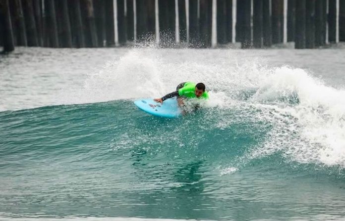 Martín Díaz logra bronce en Mundial de Para Surf en California