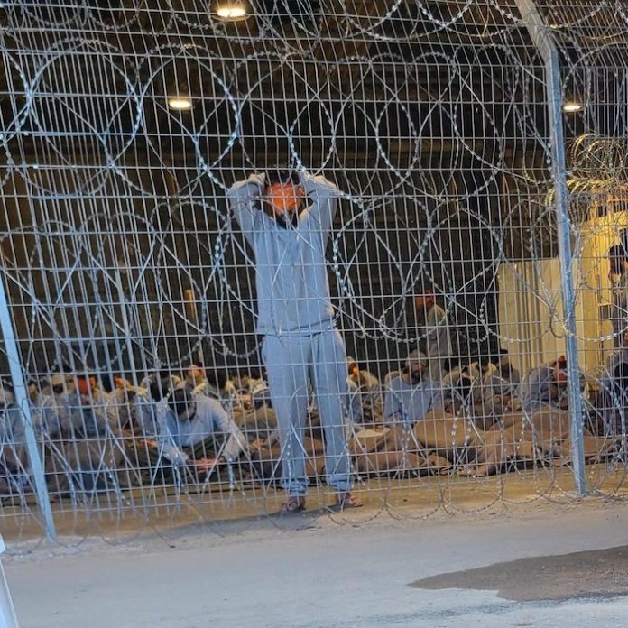 Israel mantiene a decenas de palestinos aislados en una prisión subterránea con escasa comida, según medios