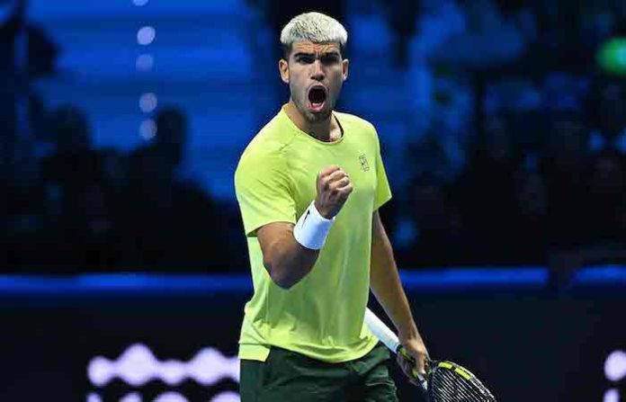 Alcaraz sofoca a un combativo De Miñaur en su estreno en Turín
