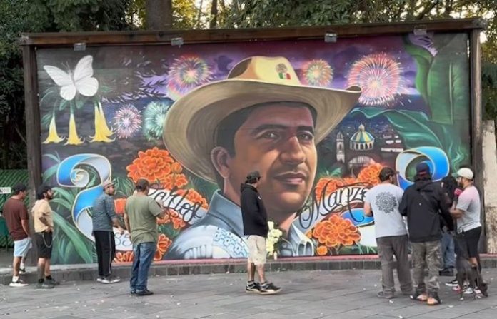 Artistas locales dedican un mural para el alcalde mexicano Carlos Manzo