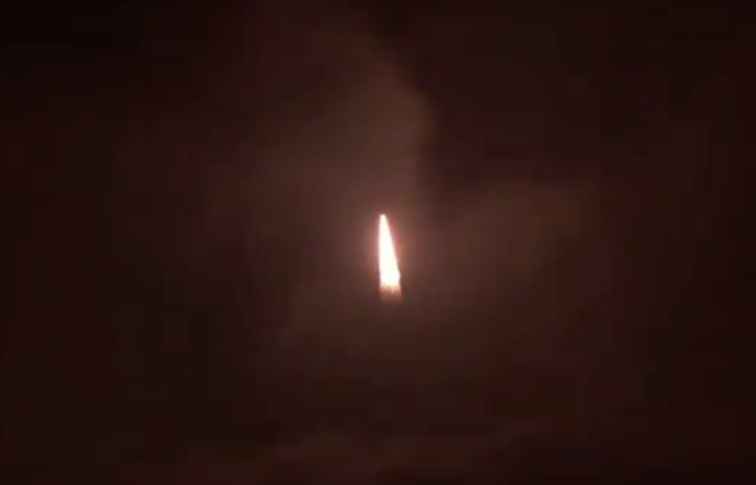 China lanza con éxito nuevos satélites experimentales