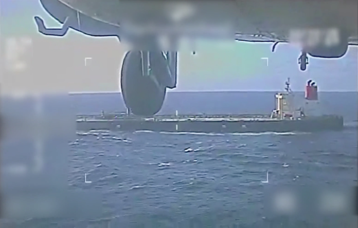 Video: Crece la tensión: EU incauta buque petrolero y Venezuela acusa acto de piratería