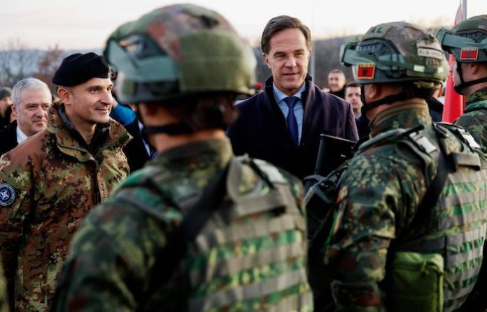 El jefe de la OTAN llama a los países europeos a prepararse para “luchar contra los rusos”