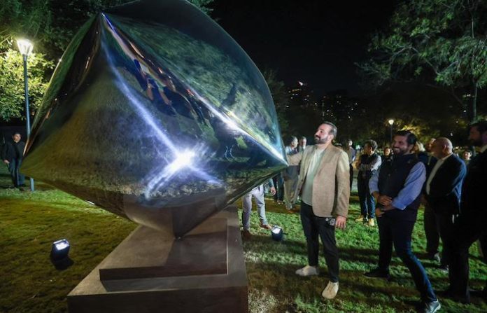 San Pedro abre sus puertas al arte monumental del colombiano Gustavo Vélez