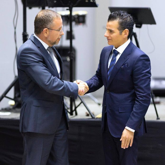 Miguel Flores compromete modernización y agilización de trámites junto a Notarios