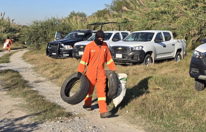 Retiran 167 llantas del Río Santa Catarina en jornada de voluntariado