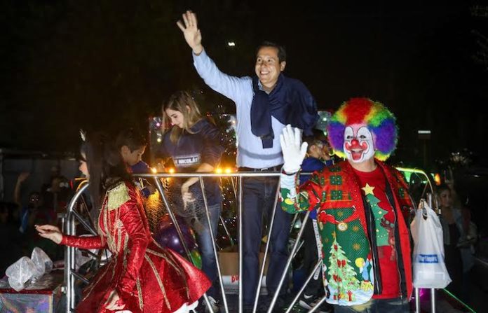 Invita San Nicolás a desfiles navideños