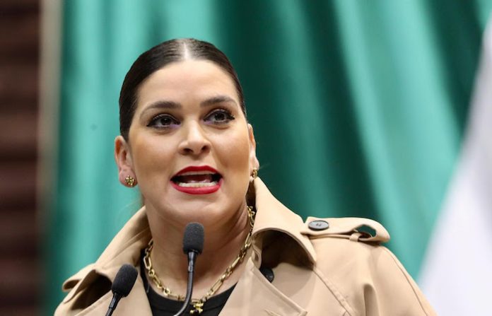 Ana González impulsa reforma para frenar delitos cibernéticos contra menores