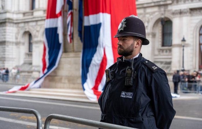 ¿Cuánto cuestan al Reino Unido las parejas migrantes?