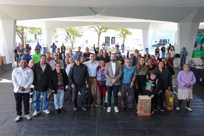 San Pedro amplía apoyos para equipamiento de vivienda y suma tinacos y boilers a bajo costo