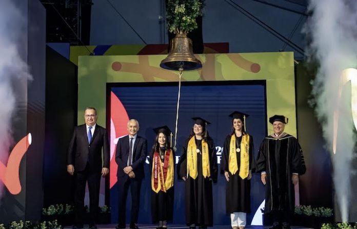 Jorge Ramos llama a los graduados de la UDEM a elegir la verdad y no ser neutrales ante la injusticia