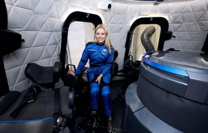 Michaela Benthaus se convierte en la primera persona en silla de ruedas en viajar al espacio