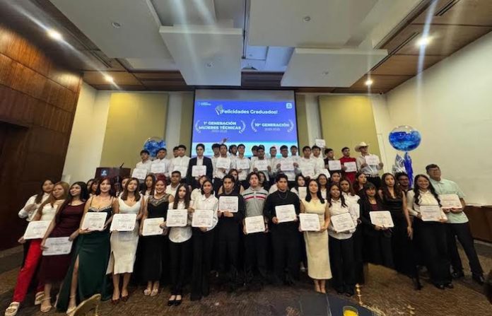 Industria refuerza la educación técnica y abre más oportunidades para jóvenes de Nuevo León