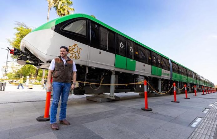 Exhibe Gobierno de Nuevo León el tren que encabezará el futuro monorriel rumbo a la Fecha FIFA 2026