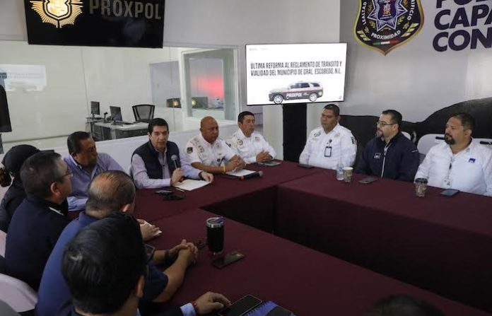 Escobedo refuerza reglas para “choquecitos” y capacita a Tránsito para agilizar la movilidad