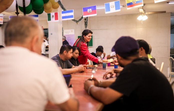 Igualdad e Inclusión convive con personas migrantes en CasaNicolás