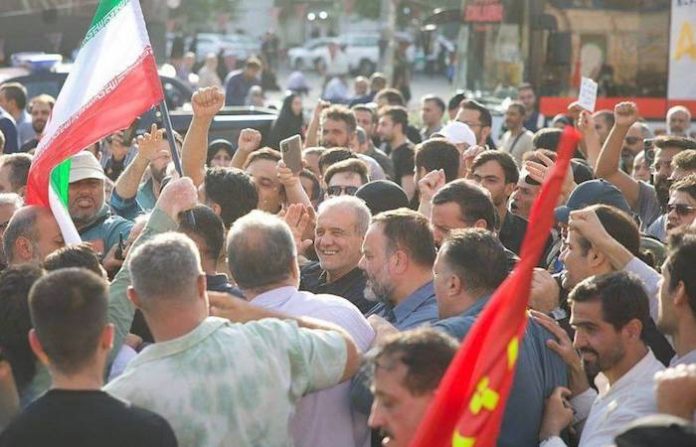 Irán está en “guerra total” con EU, Israel y Europa, afirma el presidente