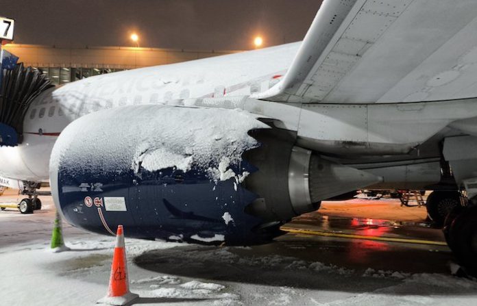 Casi mil vuelos cancelados y más de 9.000 retrasados en EU por intensas nevadas