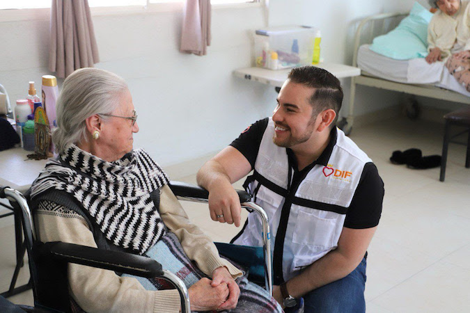 Avanza DIFNL en red de apoyo a adultos mayores abandonados con respaldo de instituciones privadas