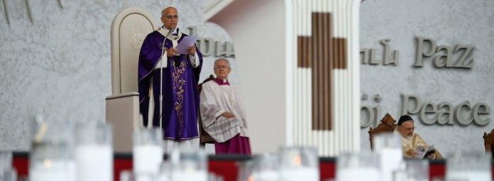 El papa León se despide del Líbano entre multitudes