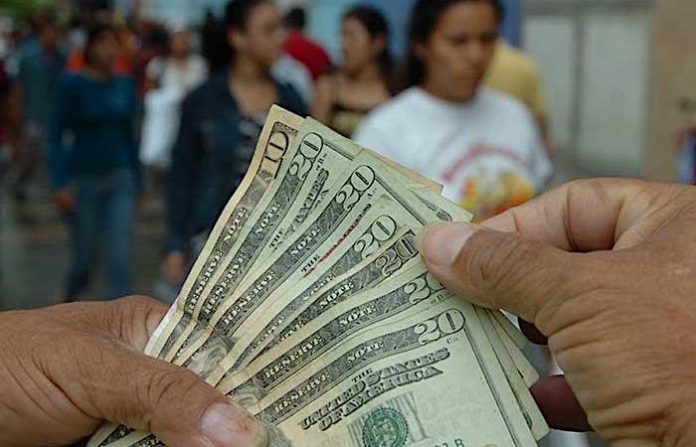 Sheinbaum afirma que no hay indicios de lavado de dinero en envío de remesas a México