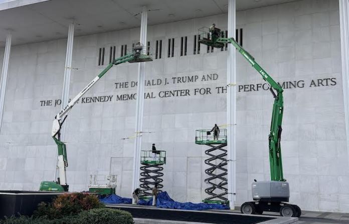 Artistas se retiran del Trump-Kennedy Center en protesta por el cambio de nombre