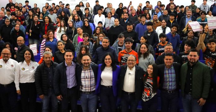 Escobedo refuerza su apuesta educativa con nuevas becas para jóvenes