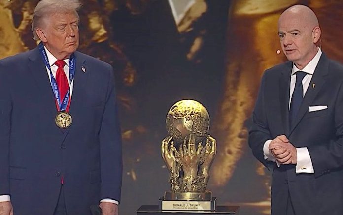 Video: Trump recibe Premio de la Paz de la FIFA y promete un mundial con récord de entradas