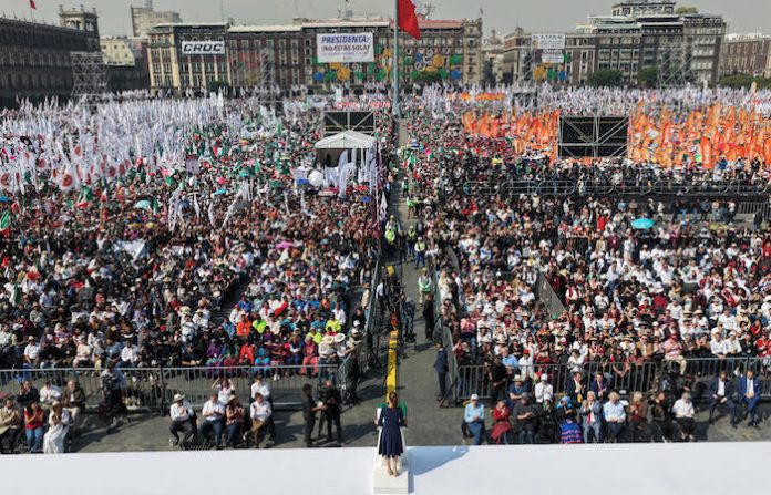 “No vencerán al pueblo de México ni a su presidenta”, dice Sheinbaum ante miles de asistentes en el Zócalo