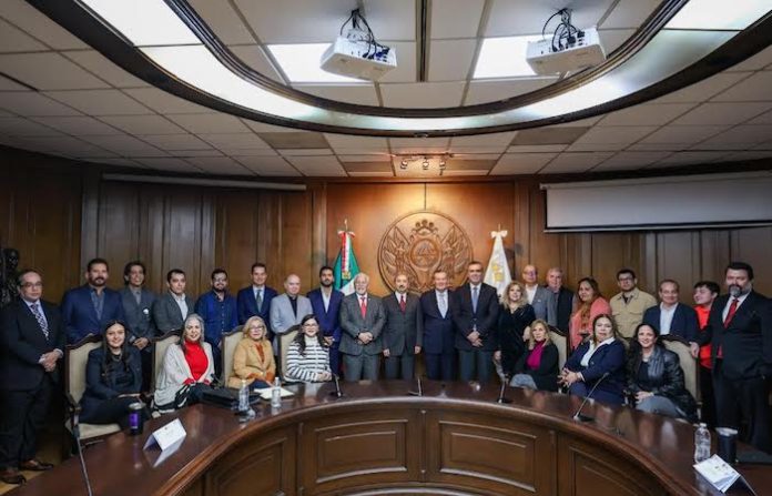 Renombrarán avenida como Calzada Mauricio Fernández Garza tras conversatorio histórico
