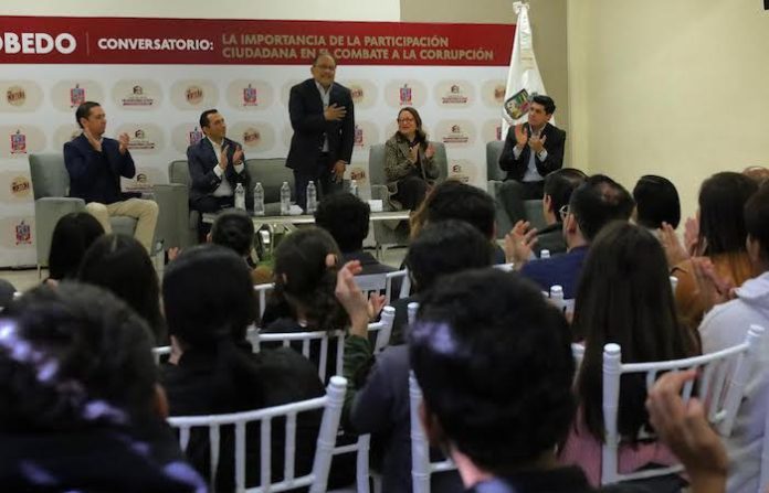 Escobedo lleva mensaje anticorrupción a las aulas y busca sumar a los jóvenes
