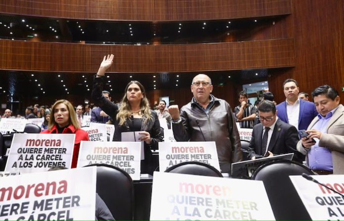 Prohibición total de vapeadores prendería el mercado negro, advierten diputados del PRI