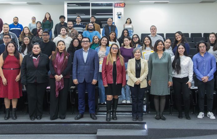 Reconocen a jóvenes que impulsan la participación ciudadana en Nuevo León