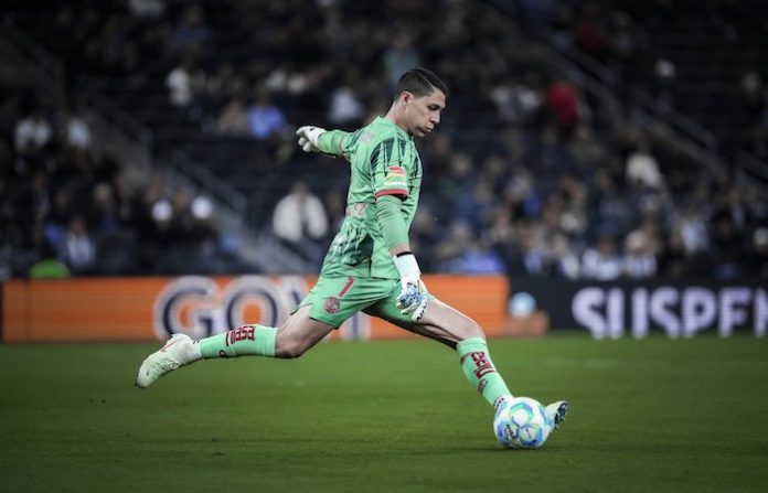 Entre lluvia, frío y frustración: Rayados tropieza en casa y Toluca se lleva la Jornada 1