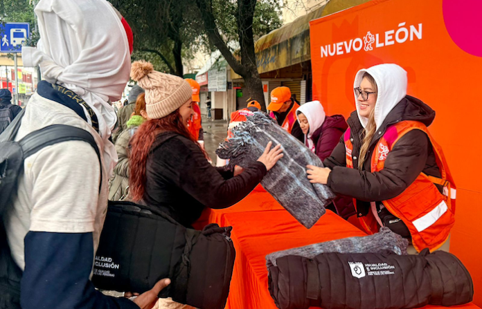 Refuerzan Operativo Invernal en el Centro de Monterrey para proteger a población vulnerable ante el frío