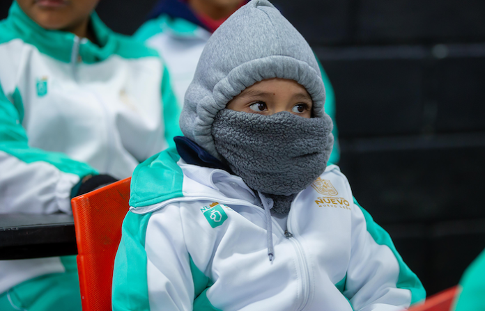 Secretaría de Educación mantiene clases pese al ingreso del Frente Frío 27 en Nuevo León