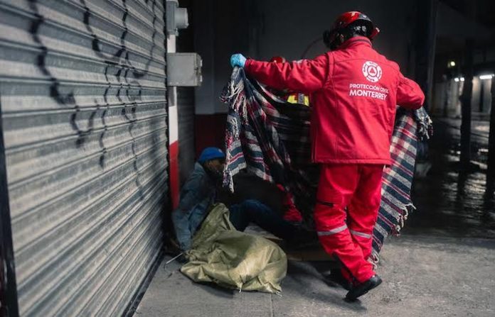 Monterrey activa operativo especial por frío y lluvia para proteger a población vulnerable y prevenir accidentes