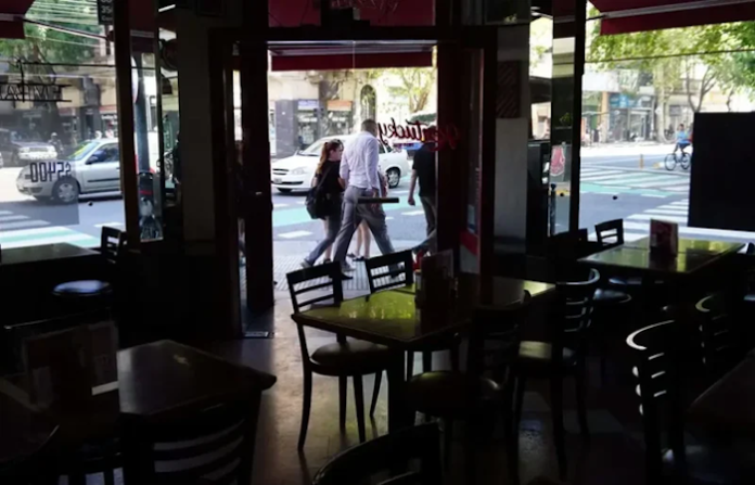 Reportan que un apagón en la capital de Argentina dejó a casi 600.000 usuarios sin luz