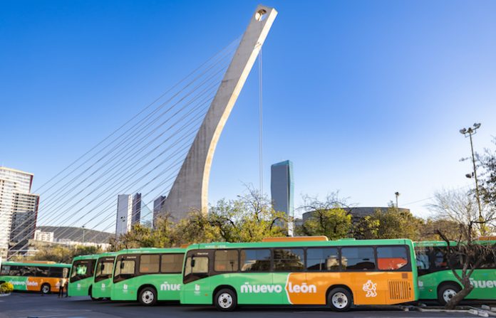 Renueva Estado la Ruta 98 con 45 camiones nuevos hechos en Nuevo León