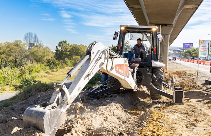 Samuel García supervisa parques lineales que enlazan Metro, río y espacios emblemáticos