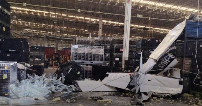 Video: Dos heridos tras desplome de avioneta en Coahuila, al norte de México