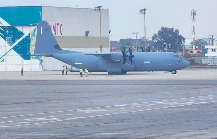 Avión militar de EU aterriza en Toluca sin explicación oficial