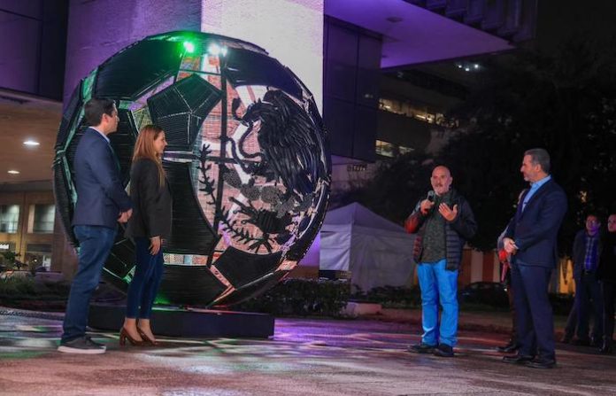 Monterrey convierte cable en desuso en símbolo mundialista y de reciclaje