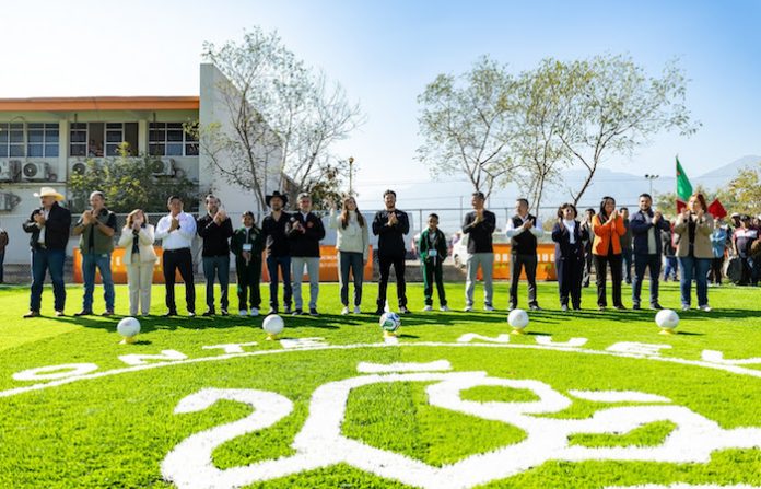 Gobernador inaugura cancha 402 del programa deportivo en escuela de García