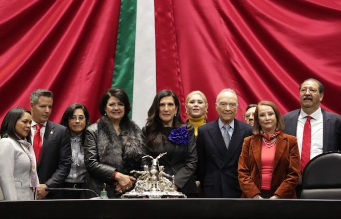 Premio diplomático sin rubor: el Congreso avala a Gertz Manero rumbo a Londres