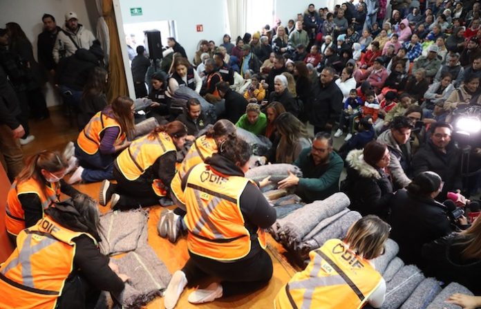 DIF estatal intensifica brigadas para proteger a quienes enfrentan el frío en Monterrey