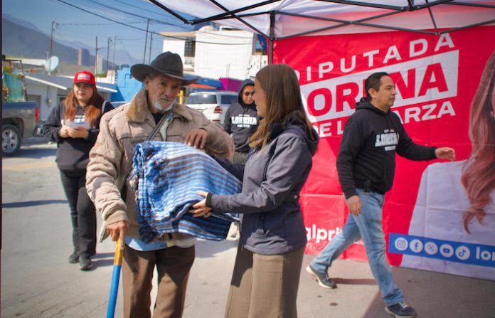 Lorena de la Garza recorre colonias y dialoga con vecinos sobre movilidad
