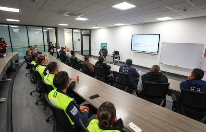 San Pedro capacita a choferes y agentes viales para prevenir acoso en el transporte