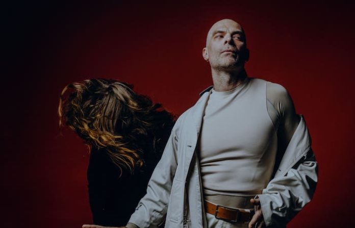 Axon Breeze endurece su discurso sonoro con un nuevo adelanto de su álbum debut