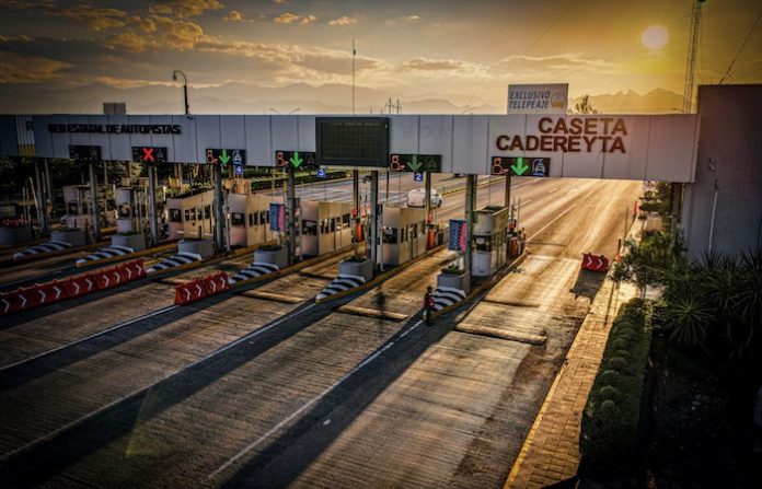 Vuelve el cobro en la Autopista al Aeropuerto; concluye el paso libre